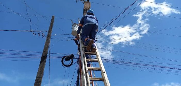 Prefeitura de Santa Bárbara do Pará Faz Reparos Na Rede de Iluminação